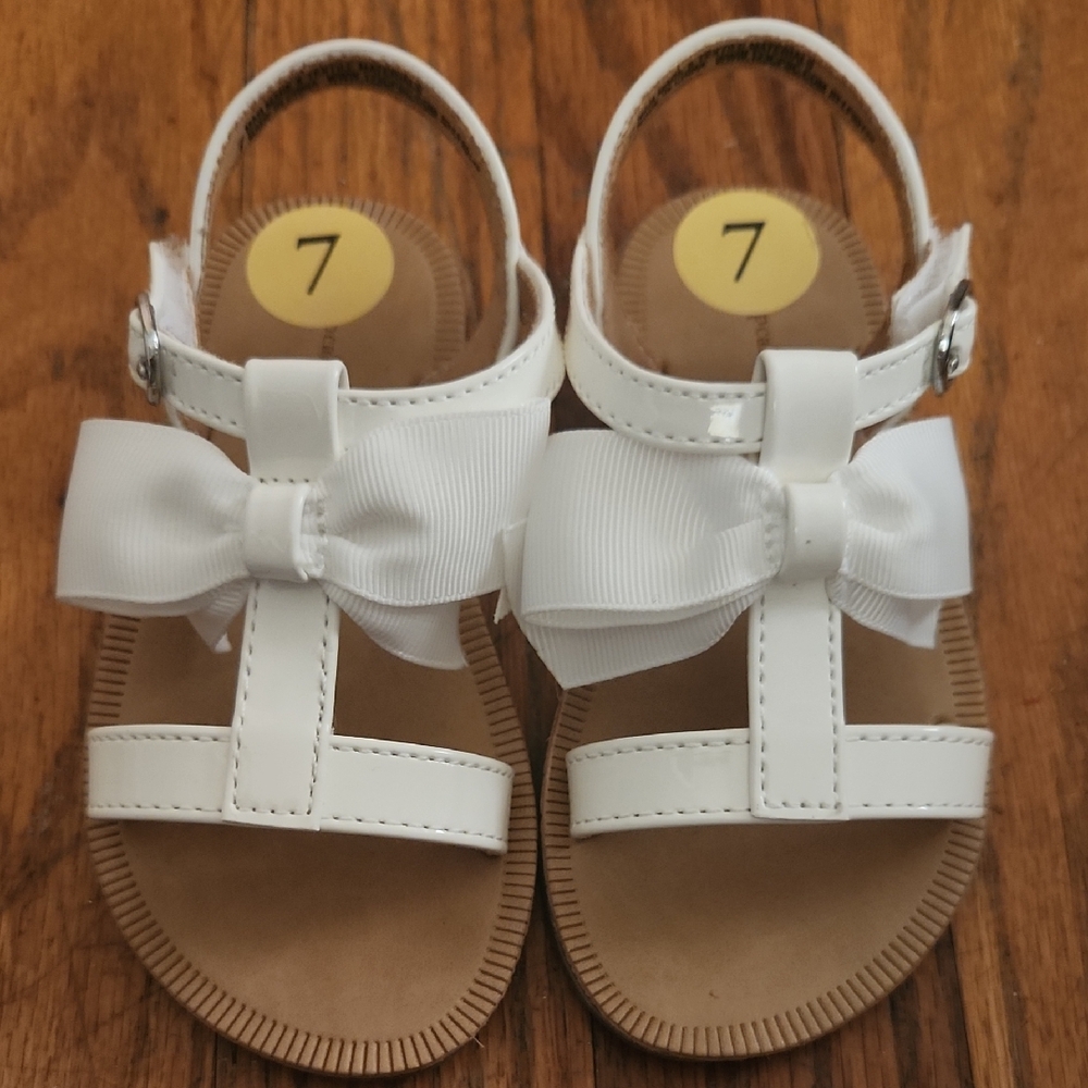NIB Cupcakes & Cashmere White Bow Toddler Sandals Size 7